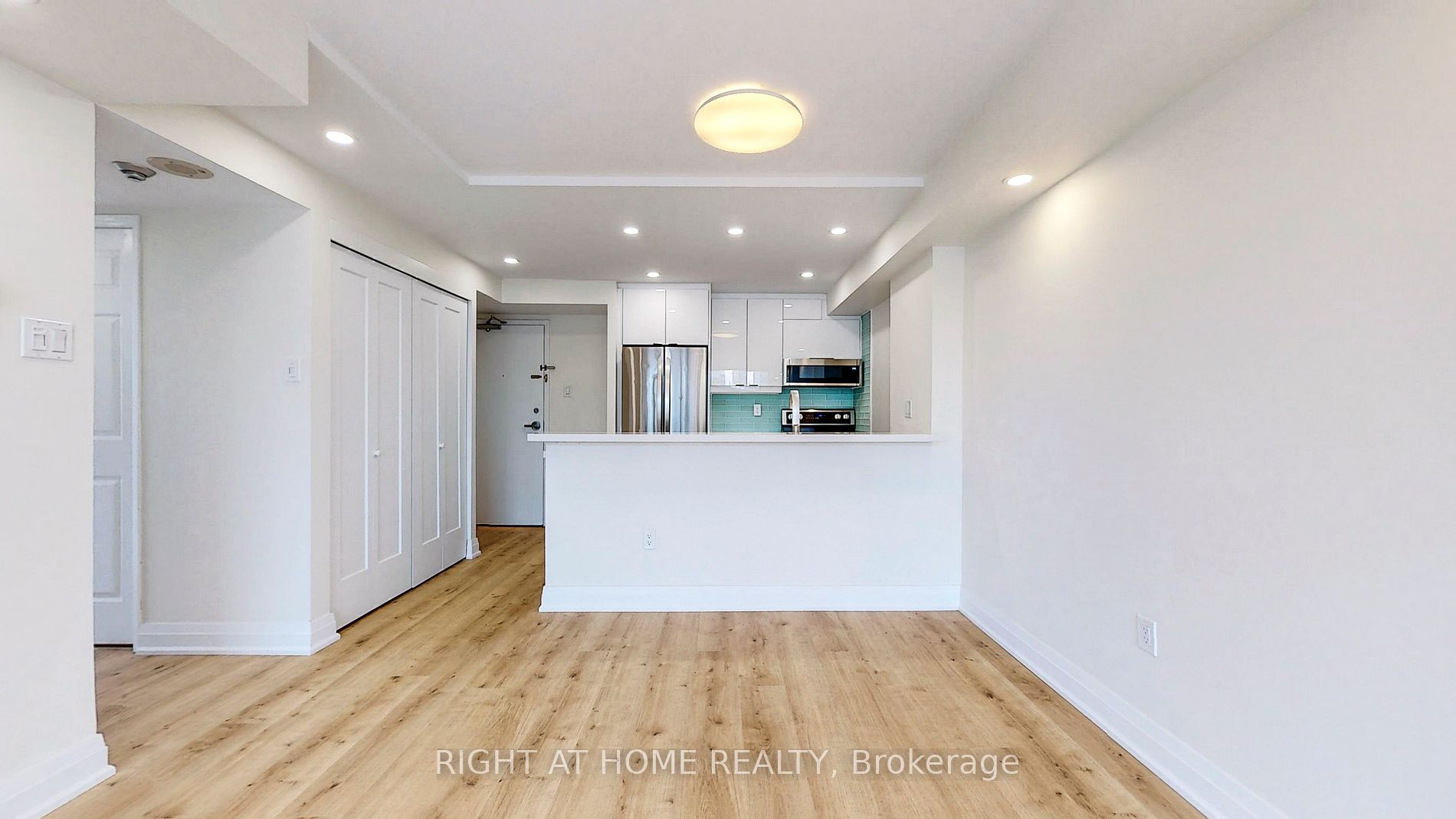 705 W King St 1802