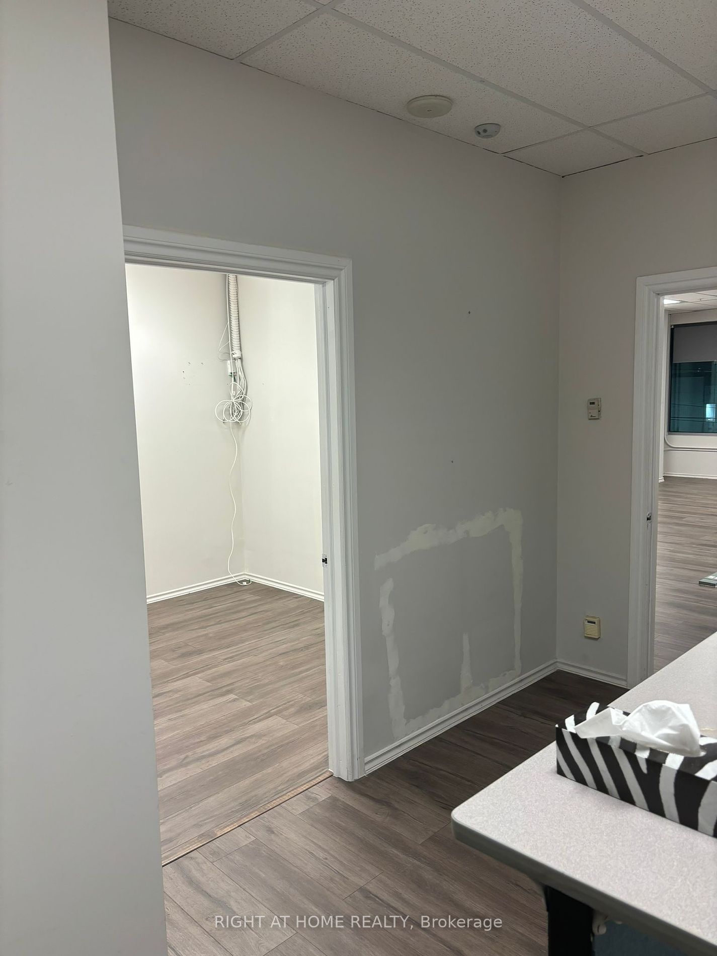 7191 Yonge St 210