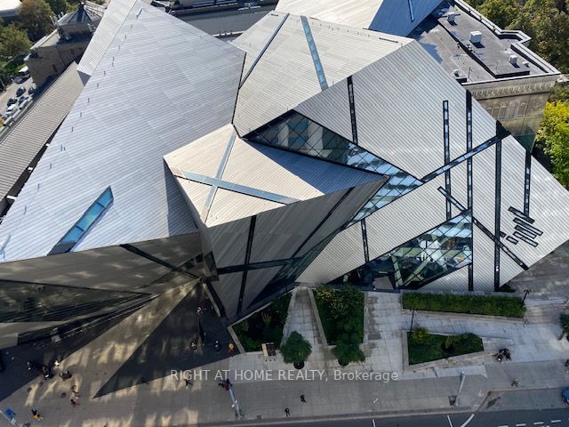 200 W Bloor St 1704