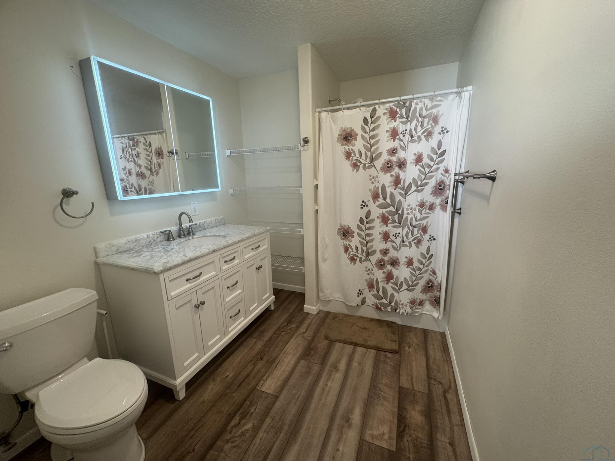 1100 Meadow View 2