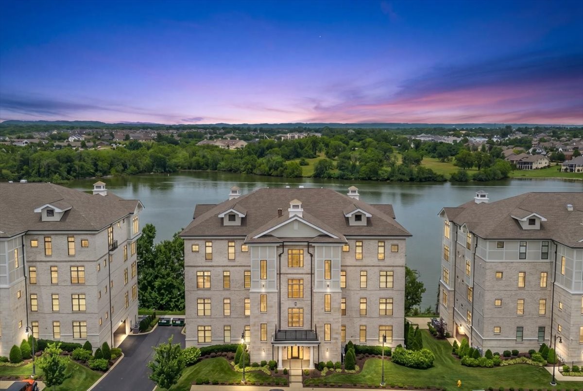 1024 Club View Dr E301