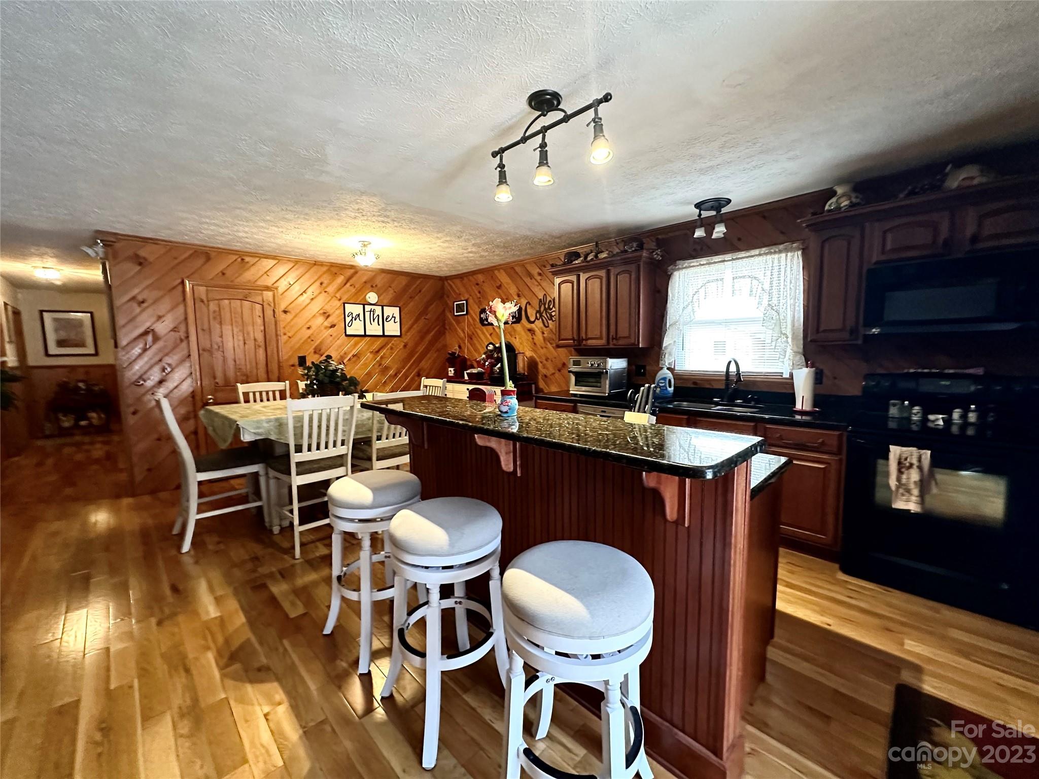 2704 Twin Meadow Drive