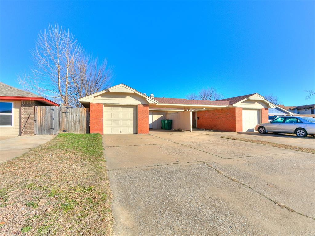 Duplex!! This comfortable and roomy townhouse features 6 spacious bedrooms and 2 bathrooms on Each side. Lots of updates and move in ready. Enjoy the convenience of living in north west OKC, with easy access to shops, restaurants, and entertainment. Quiet Cul de sac. 1912 N Moulton rent is $1312/month and 1914 N Moulton rent is $1400/month