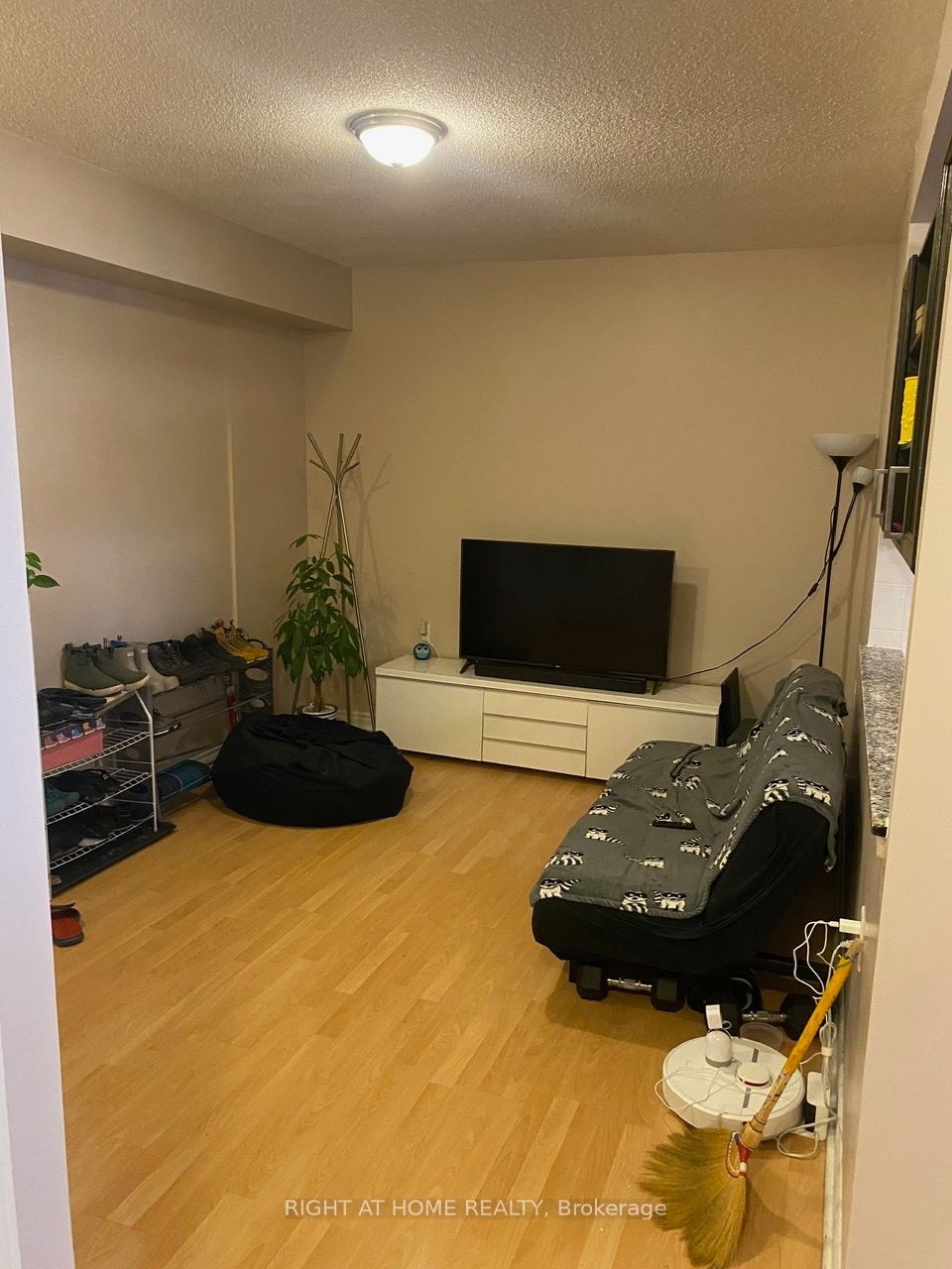 200 E Burnhamthorpe Rd 1504