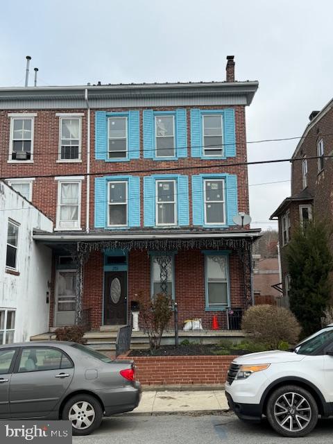 251 EChestnut St  
