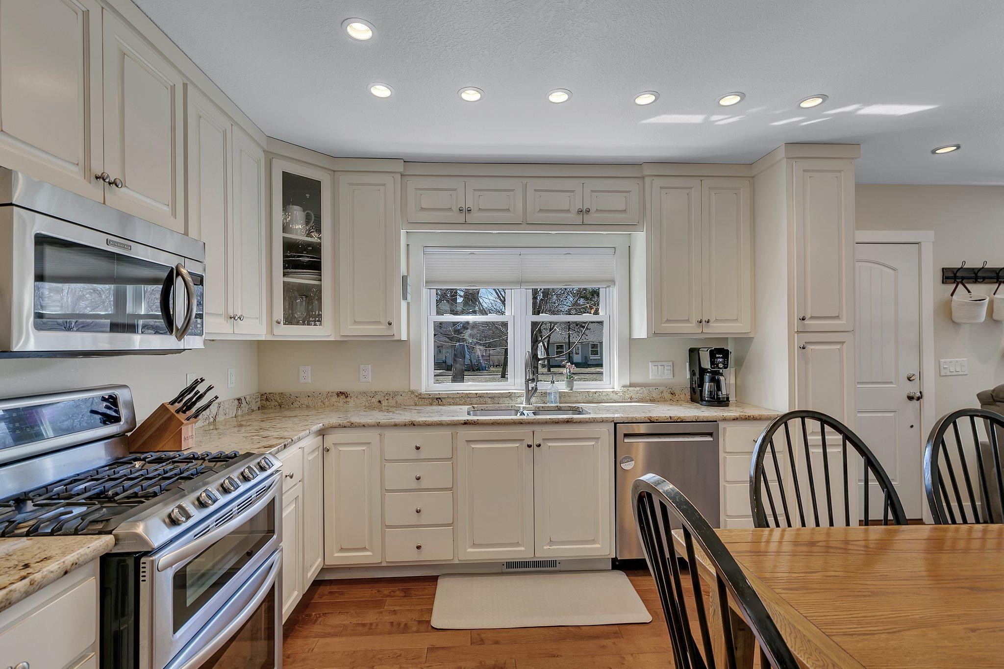 1200 Kilian Boulevard SE