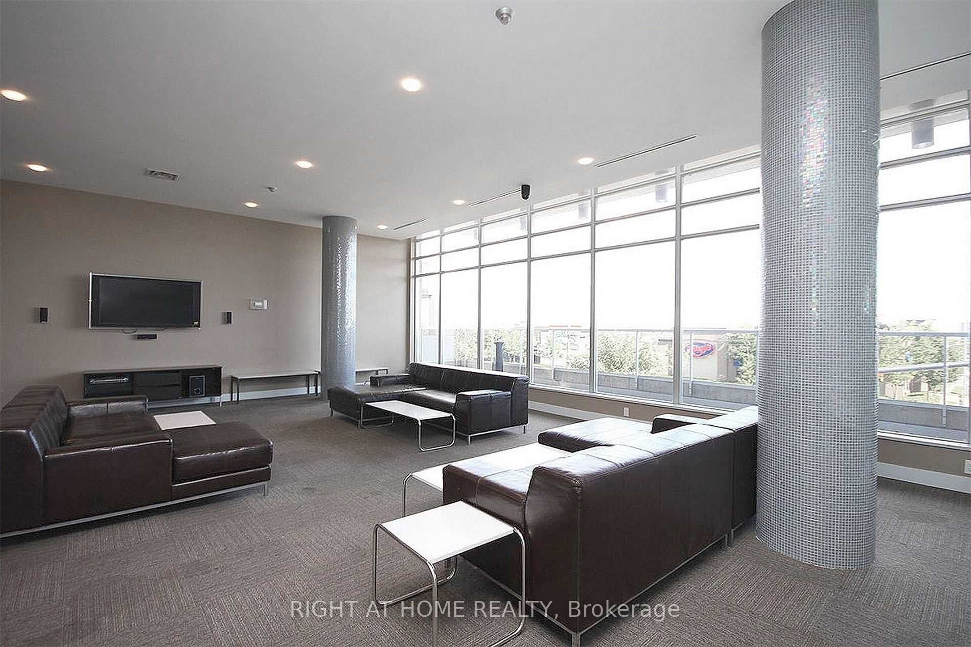 1050 The Queensway Ave 808