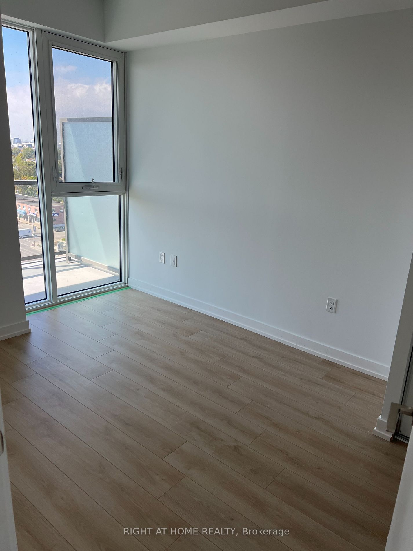 1195 Queensway N/A Lph909
