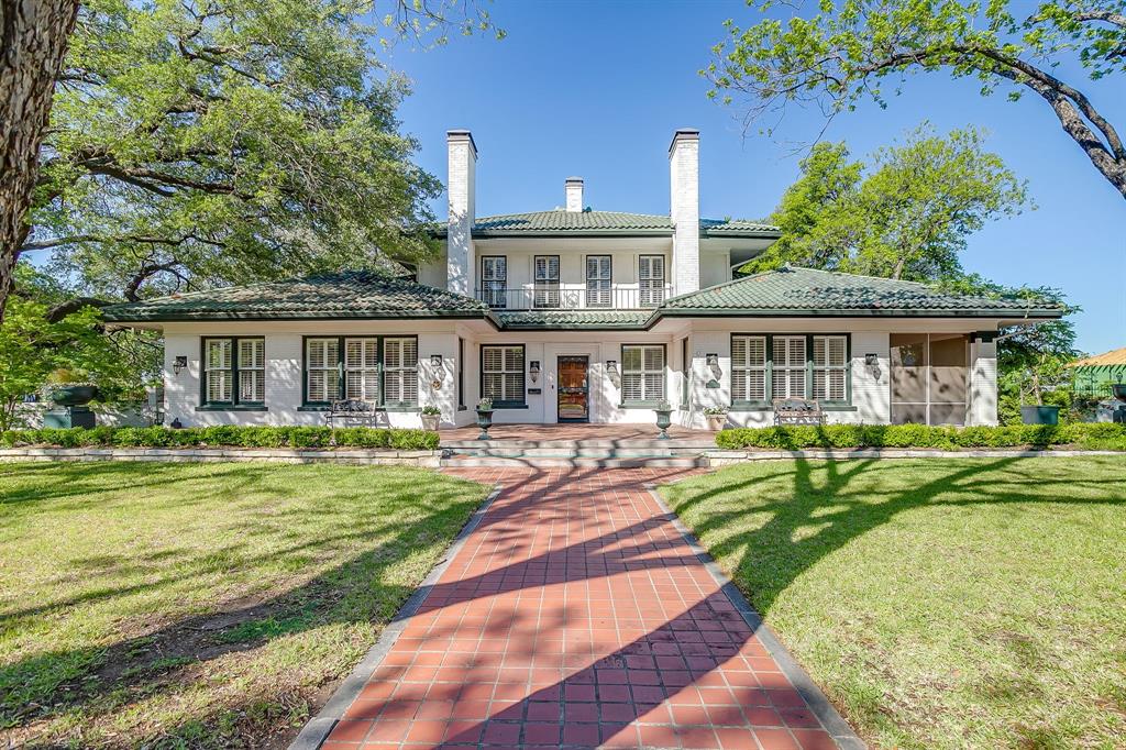 1414 Mistletoe Drive