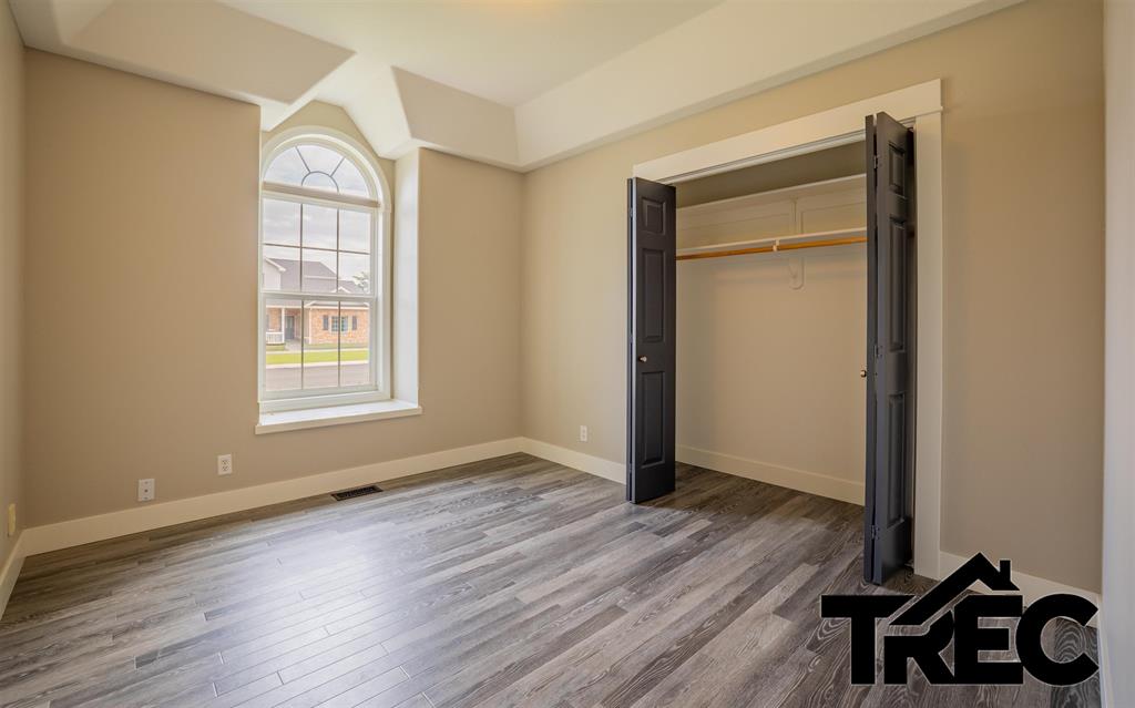 642 Cedarwood