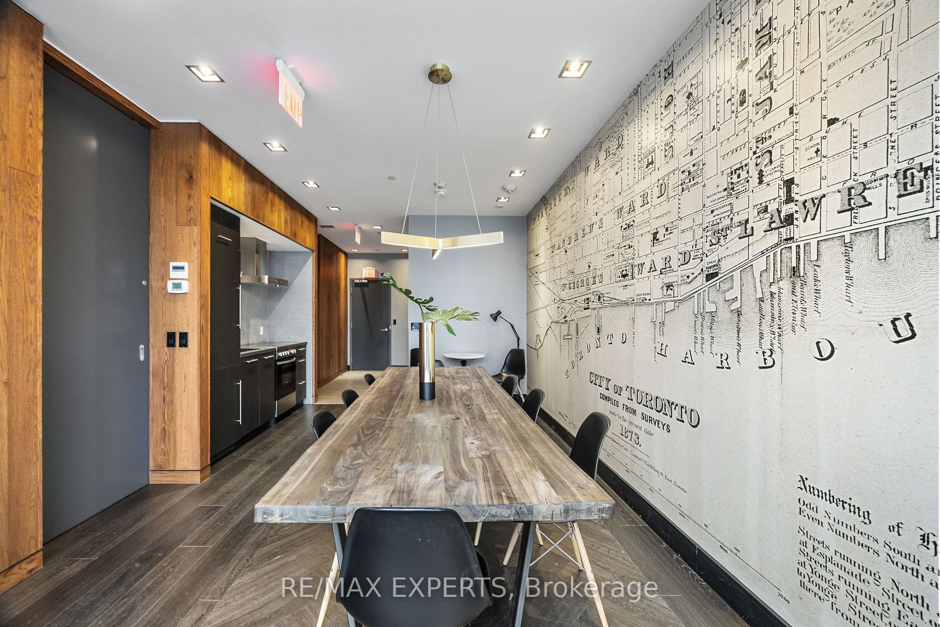 435 W Richmond St 802