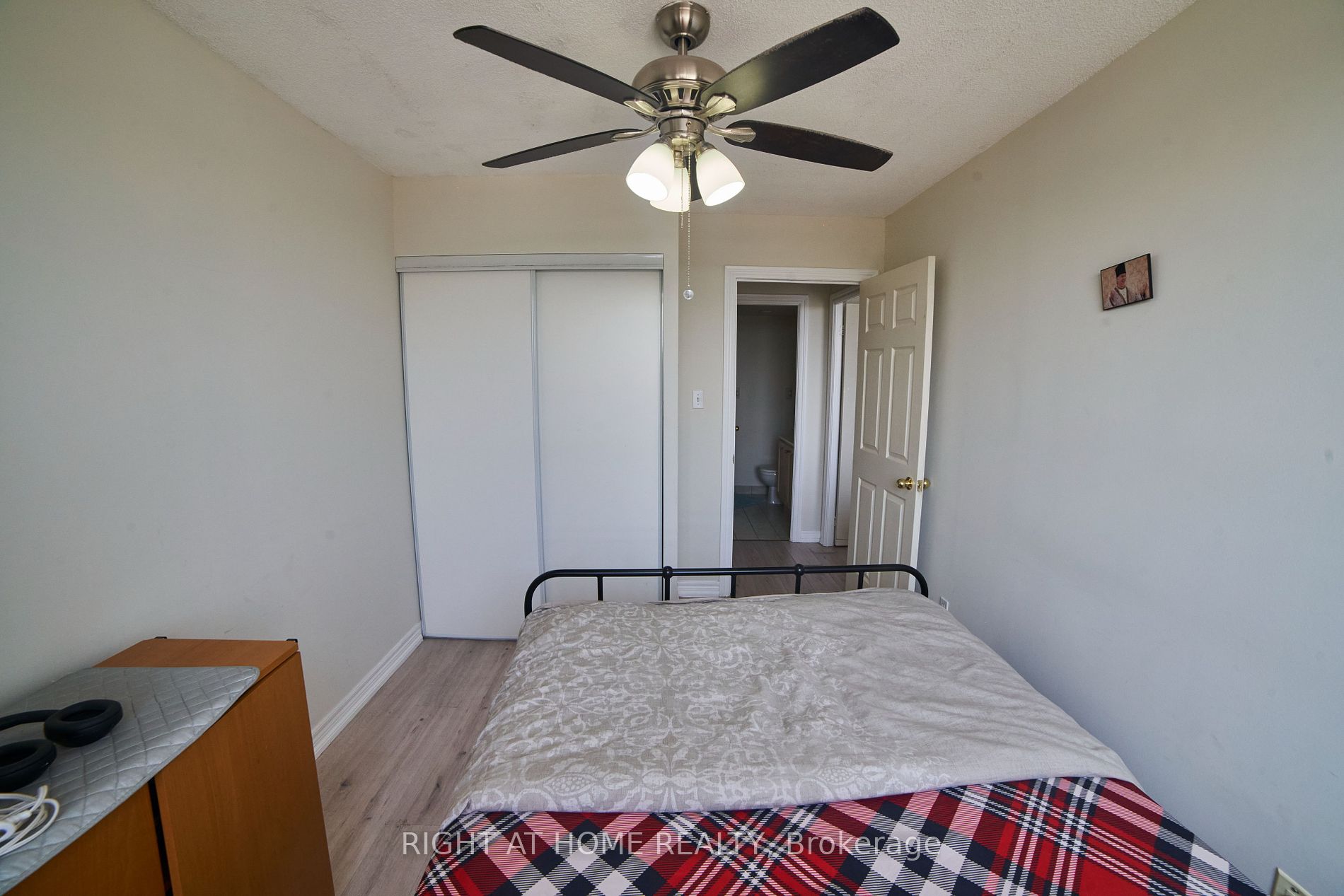 1700 E Eglinton Ave 609