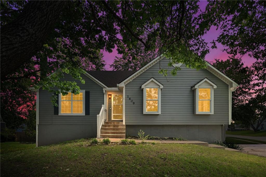 1609 NE Jade Court