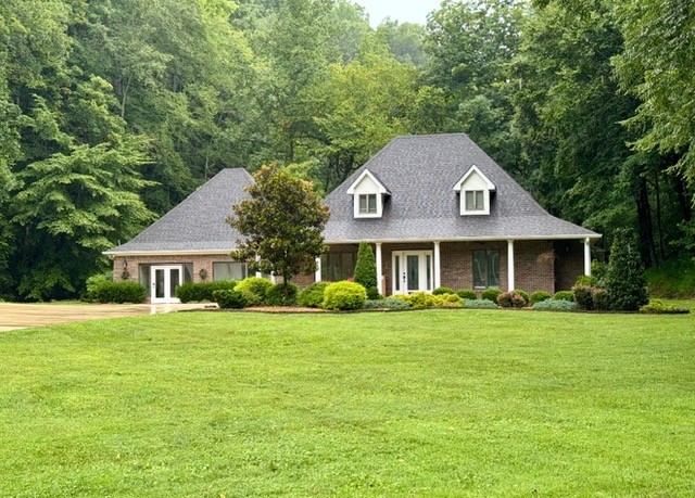 Stunning 4-bedroom, 3.5 bath home in Belvidere. Home offers a 3 bay garage, lots of entertaining space, and a creek running around the property.  Home is conveniently located to Hwy 64, Fayetteville, and Huntsville.