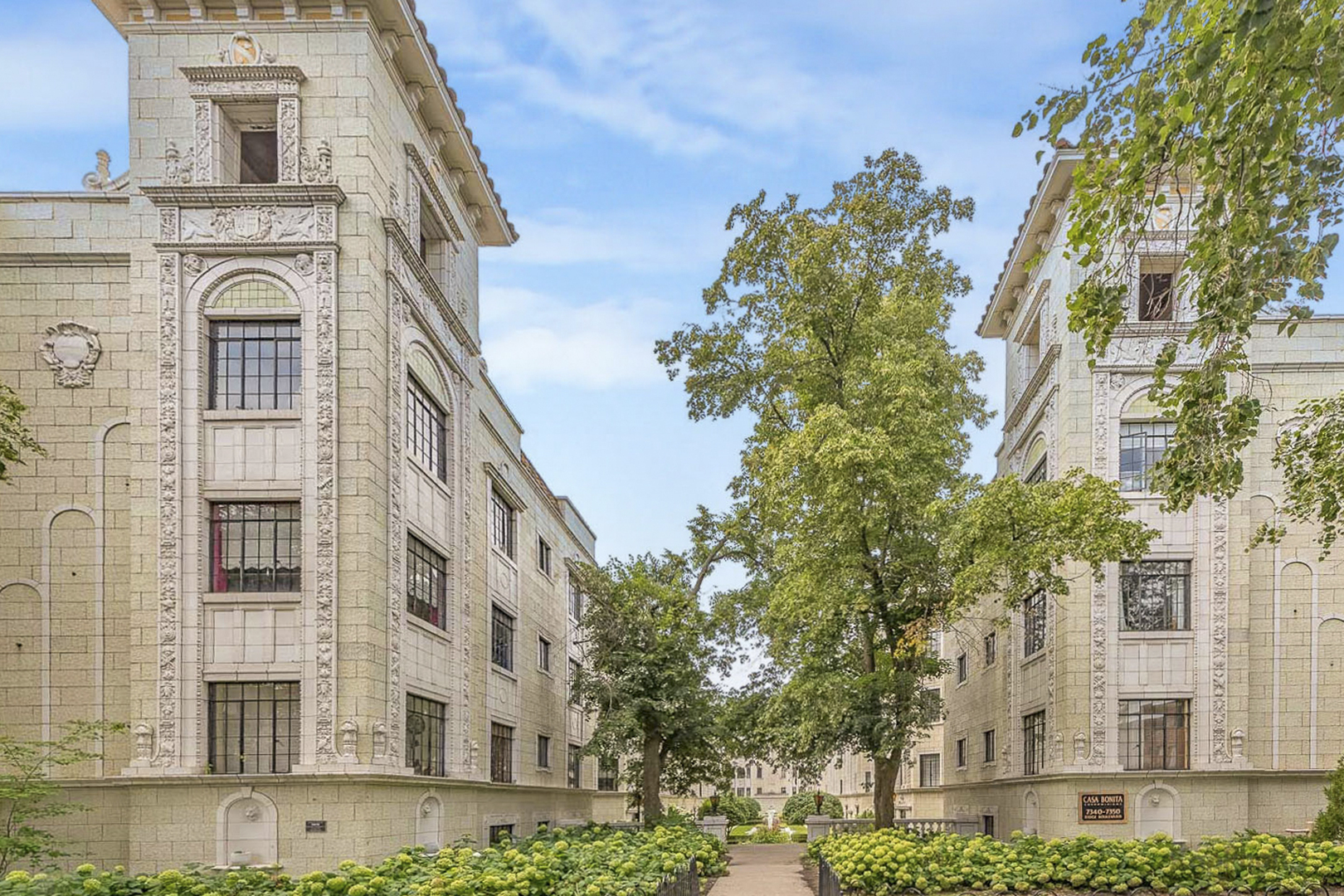 7344 N Ridge Boulevard 5C