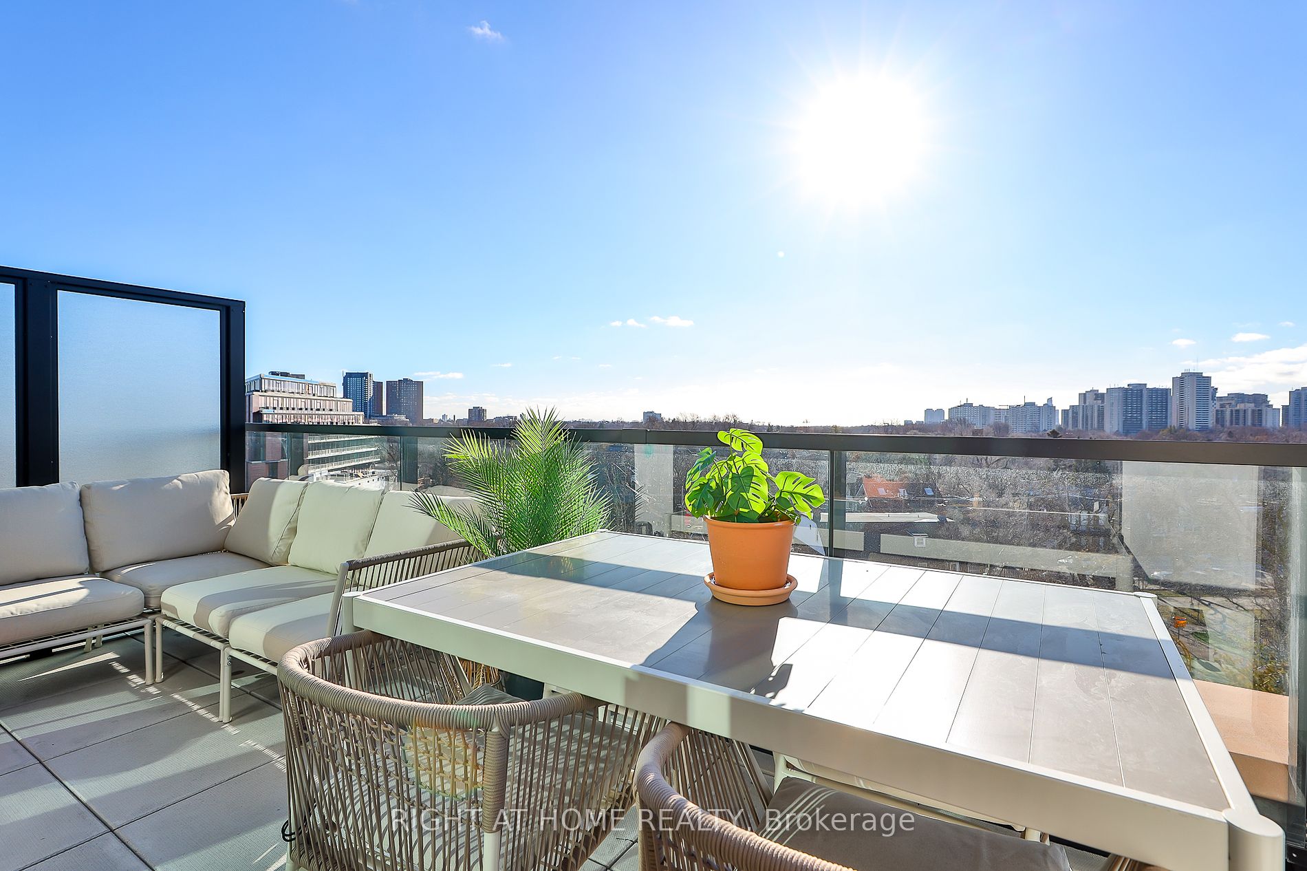 2720 W Dundas St 620