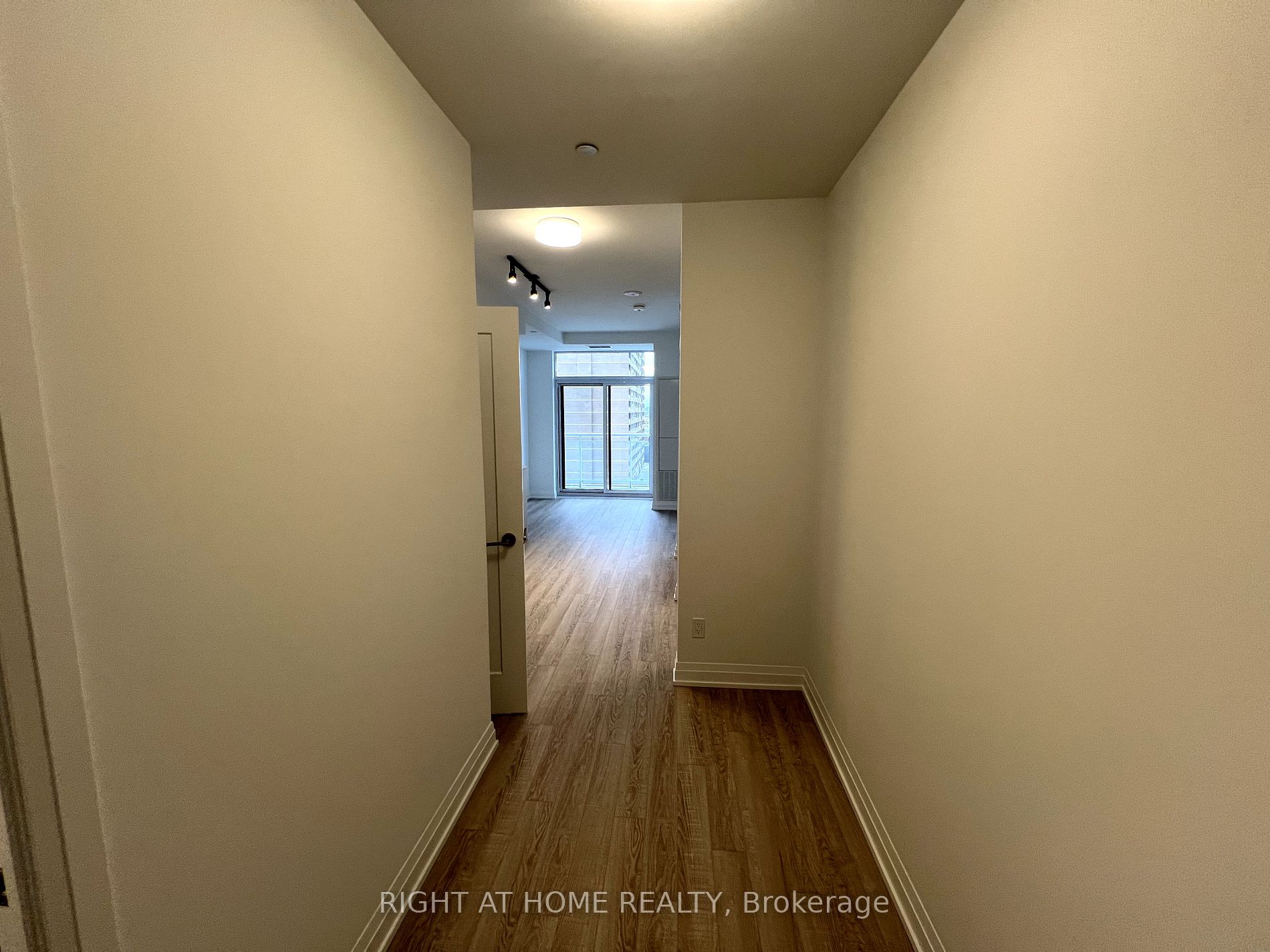 286 Main St 706