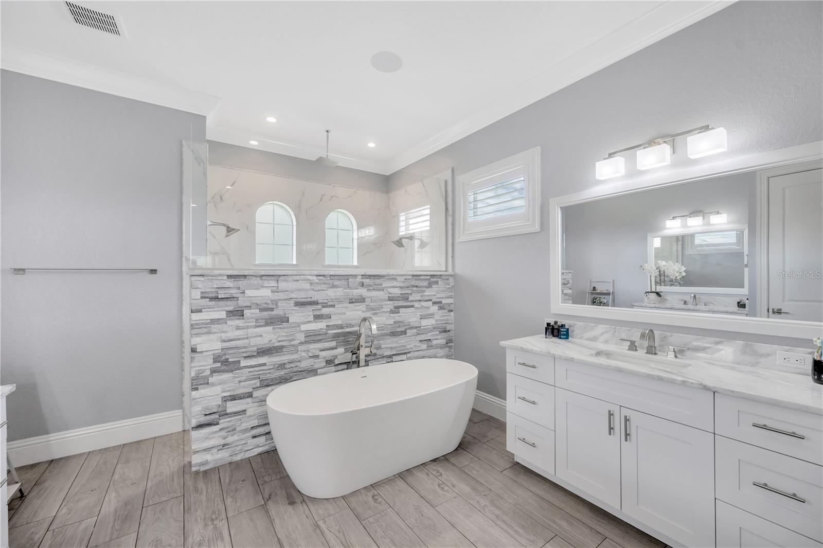 2850 Saddle Ridge Lane