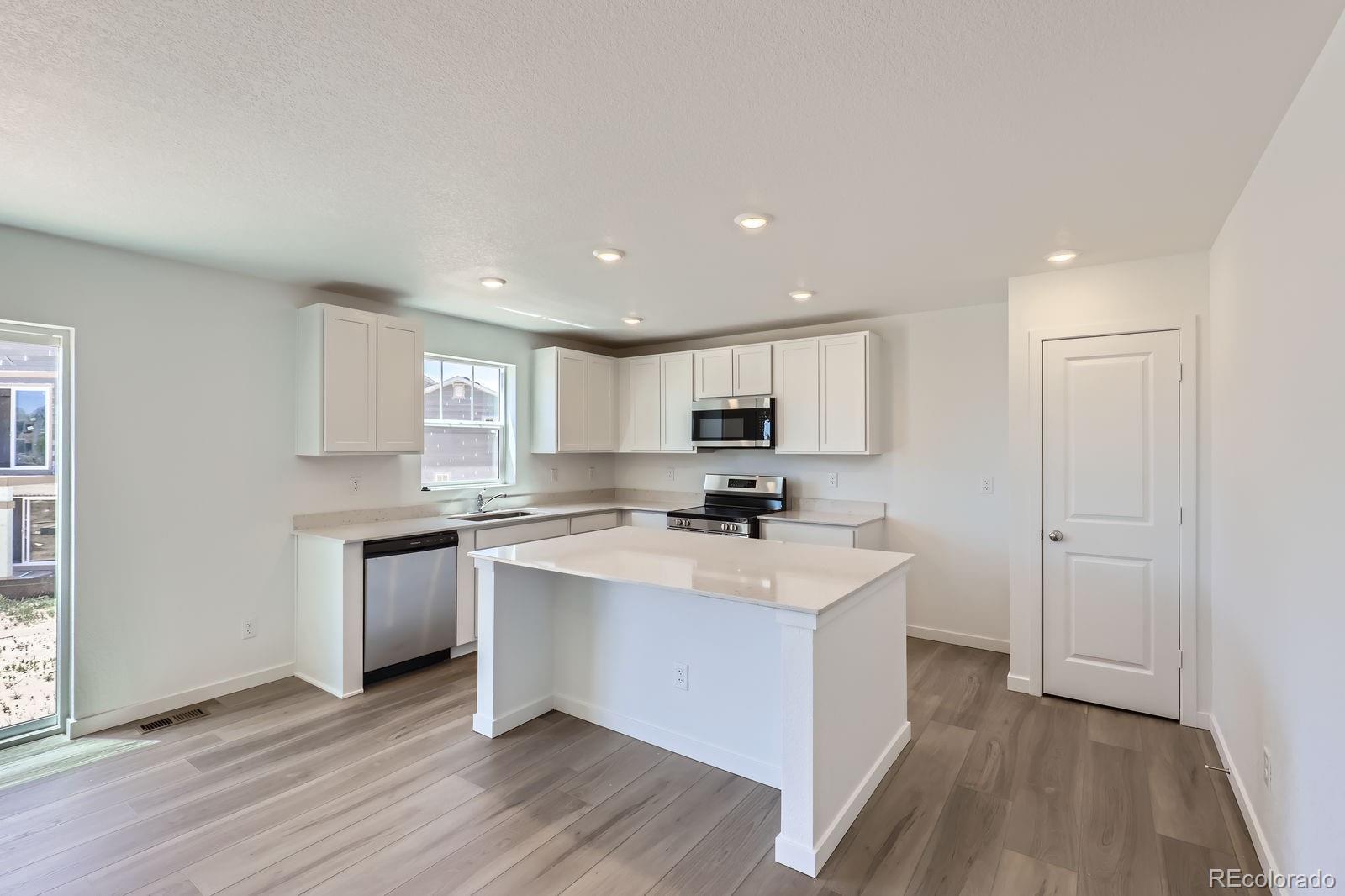 22094 E 39th Place