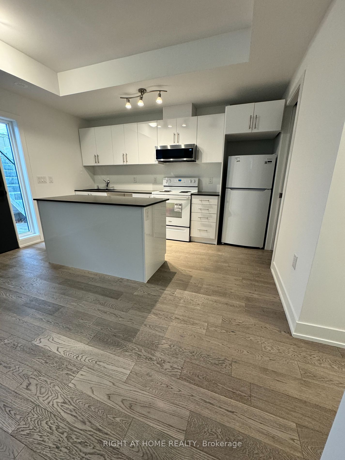 1085 Douglas Mccurdy Comm Rd 112