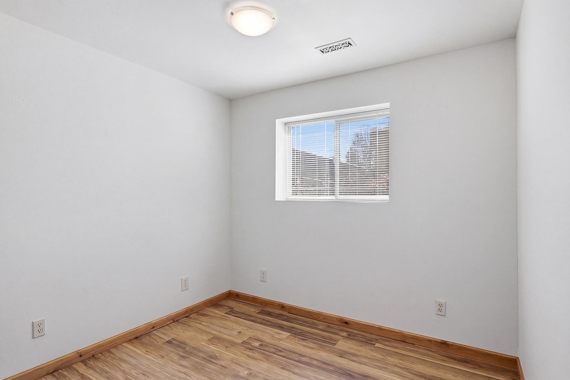 3433 W Wellesley Ave Ave