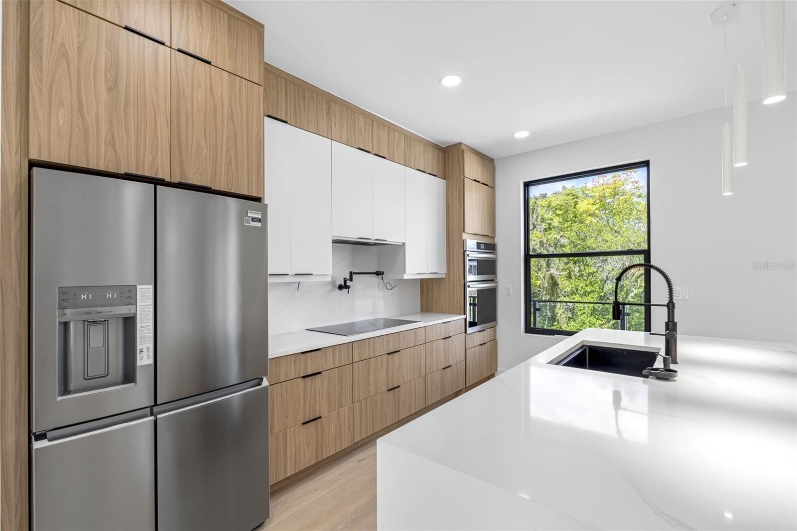 101 W Warren Avenue 1