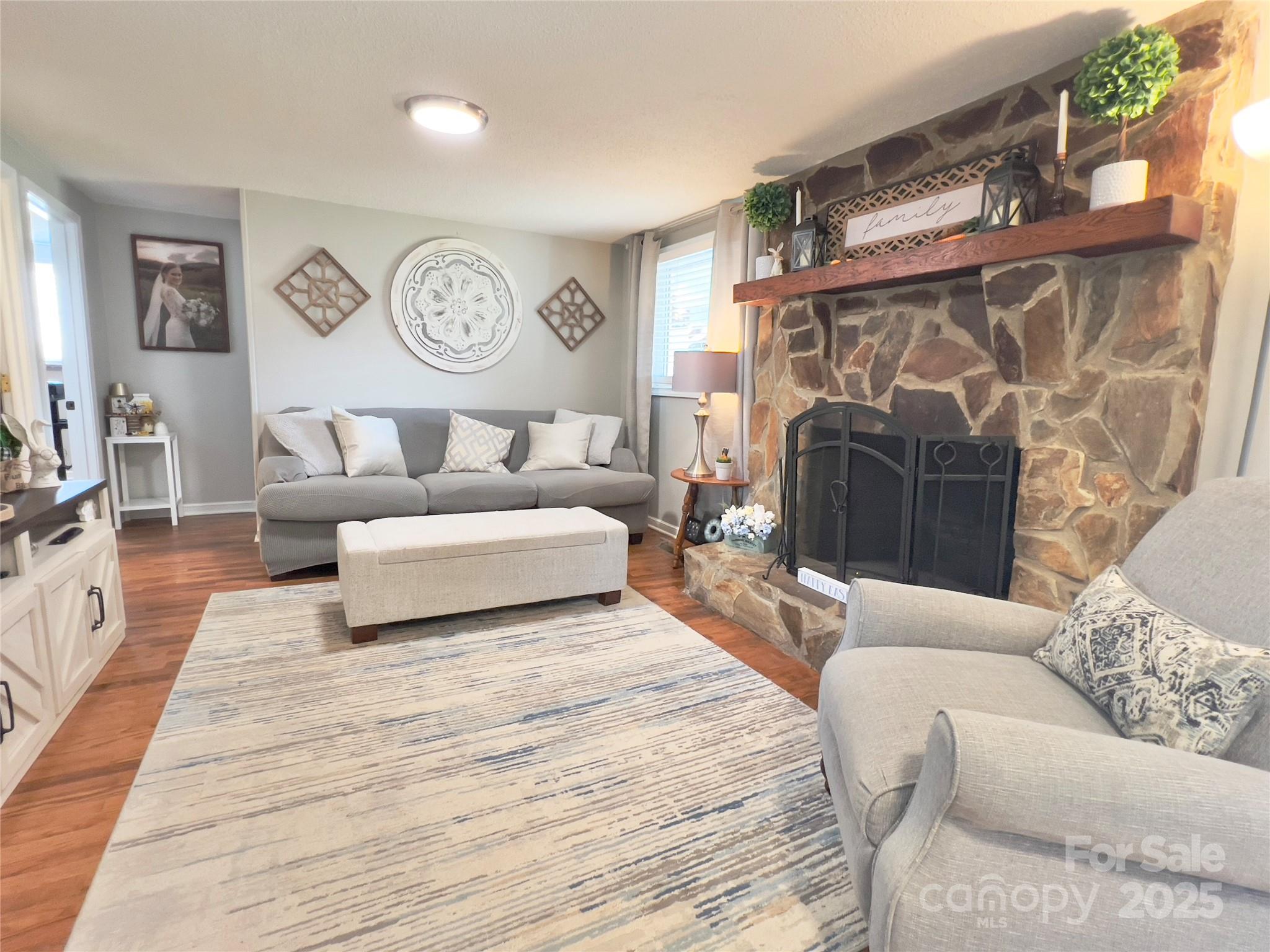 2594 Baker Circle