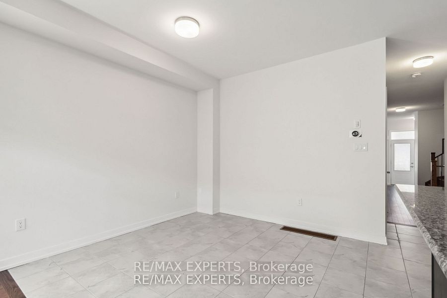 33 Kinloss St
