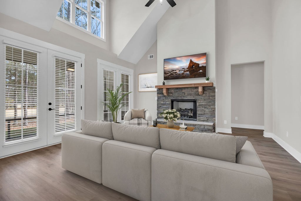 203 E Gunnery Court