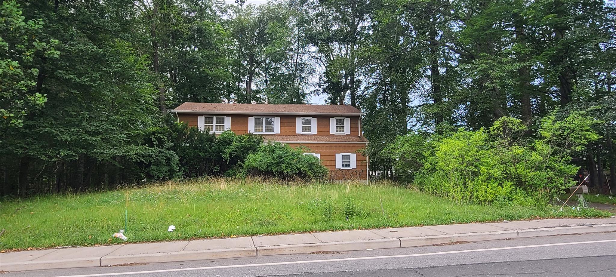 Suffern! Great Potential in a Prime Location!
Don’t miss this opportunity to own a 4-bedroom, 2.5-bath colonial in desirable unincorporated Ramapo. This home offers generous space and a classic layout, ready for your vision and personal touch. While it needs some TLC, the potential is undeniable.

Set in a convenient location close to the NYS Thruway, shopping, and public transportation, this property is perfect for investors or end users looking to create their dream home.