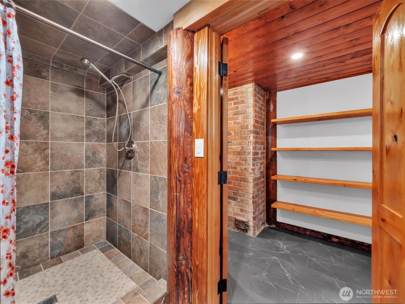 1819 Sunnyside Boulevard