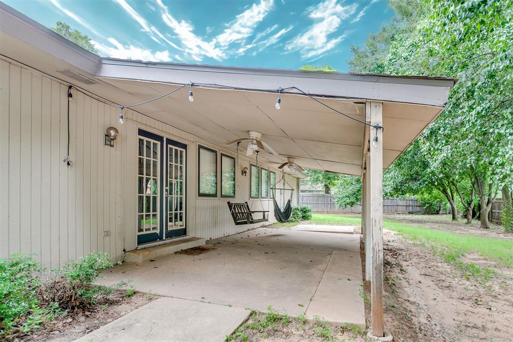 This home is located in a gorgeous tree lined neighborhood, perfectly located just one minute west of I-35 ! Step inside to find an updated kitchen that blends style and function, ideal for cooking and entertaining. The open concept living area offers great flow and natural light. While the flexible floor plan provides room for everyone. You’ll love the spacious bedrooms & updated bathrooms. Plus the thoughtful storage throughout the home perfect for keeping life organized. Whether you’re working from the quiet office nook or enjoying the convenience of nearby shopping & dining, this home checks all the boxes. Don’t miss your chance to make it yours!