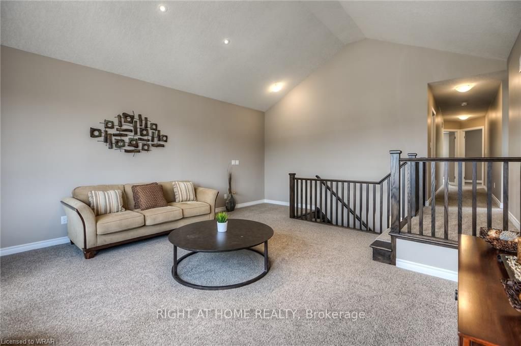 222 Ladyslipper Dr