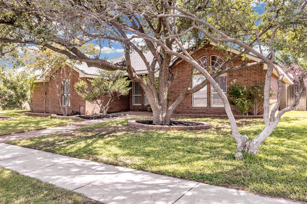 Movie nights, backyard fun, and room for everyone! This 4 bed, 3.5 bath home has it all-2 living areas, theatre room, putting green, fire pit, beautiful landscaping, 2-car garage, and a community pool! Don't miss out on this one!