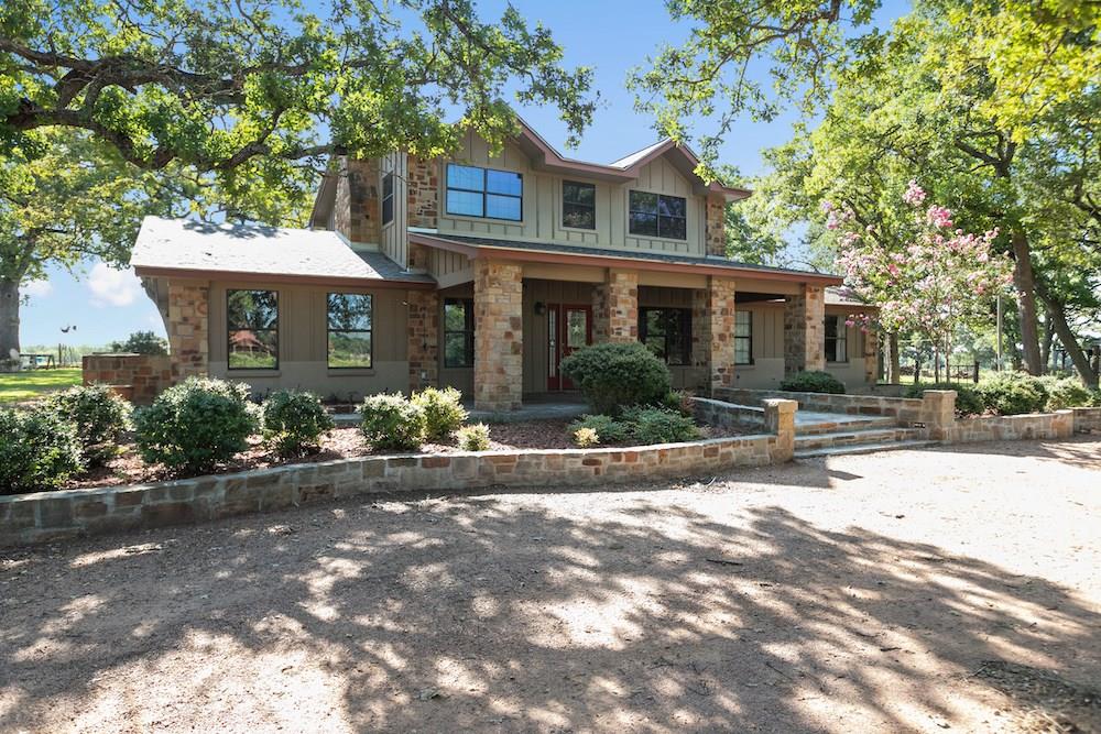 Homes and Ranches For sale with 1 to 5 acres in Fredericksburg TX