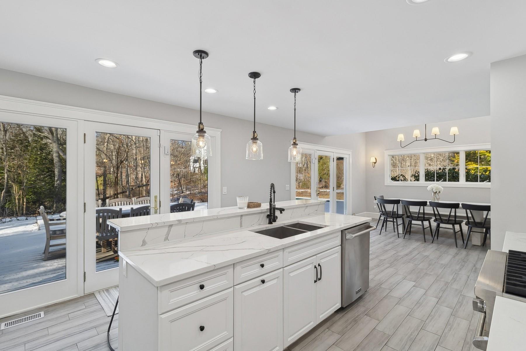 12 Bay Colony Court