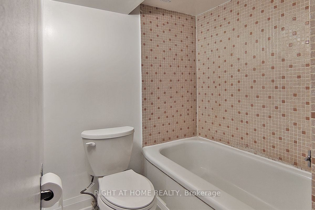 108 Hendon Ave Lower