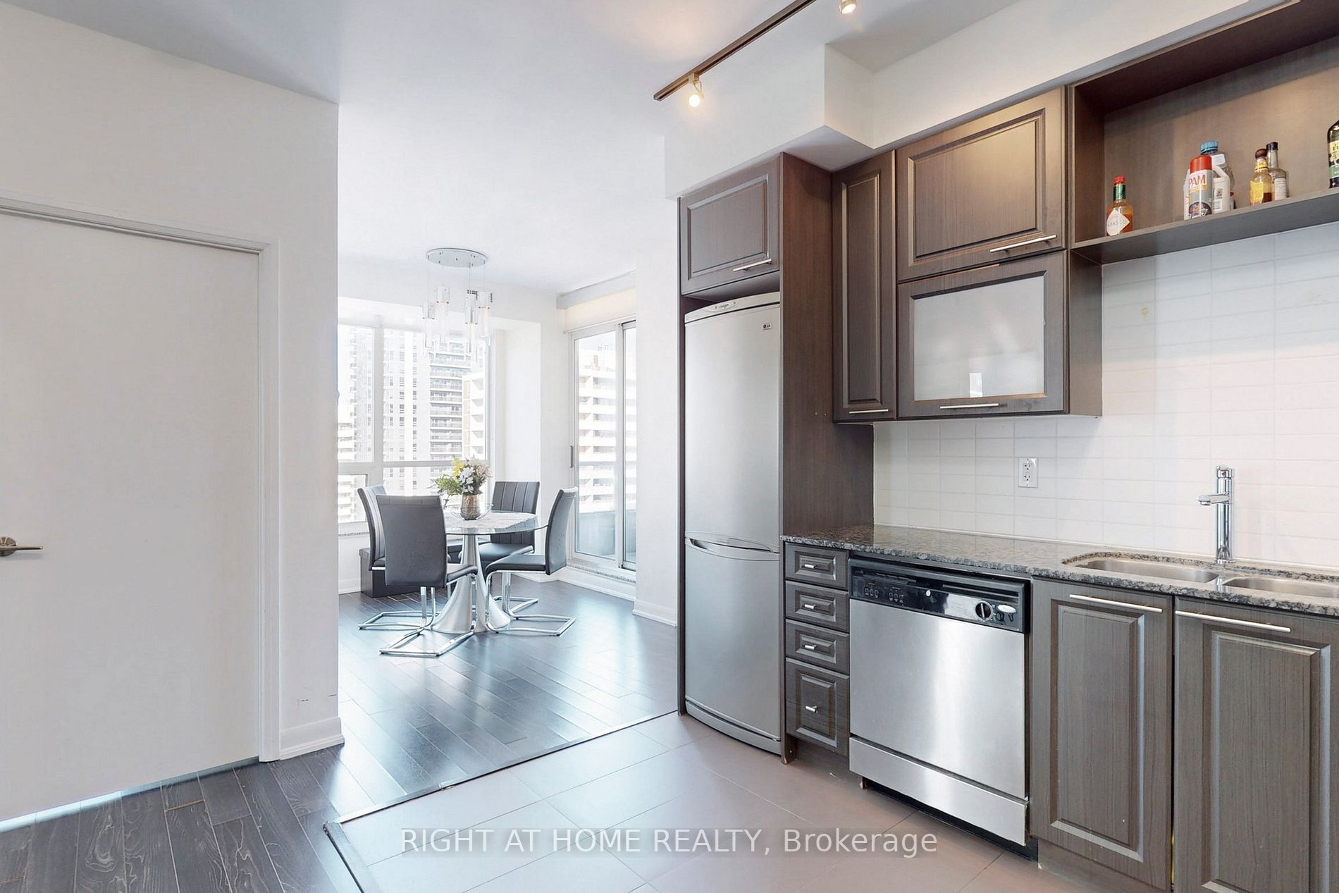 500 Sherbourne St 2402