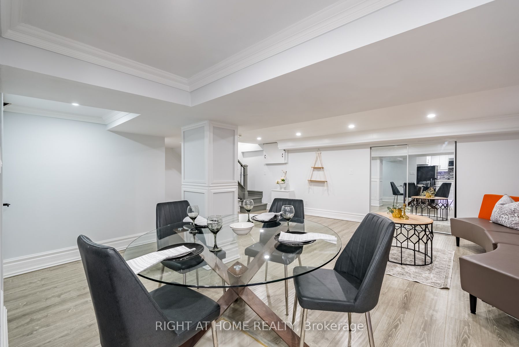 124 Guelph St