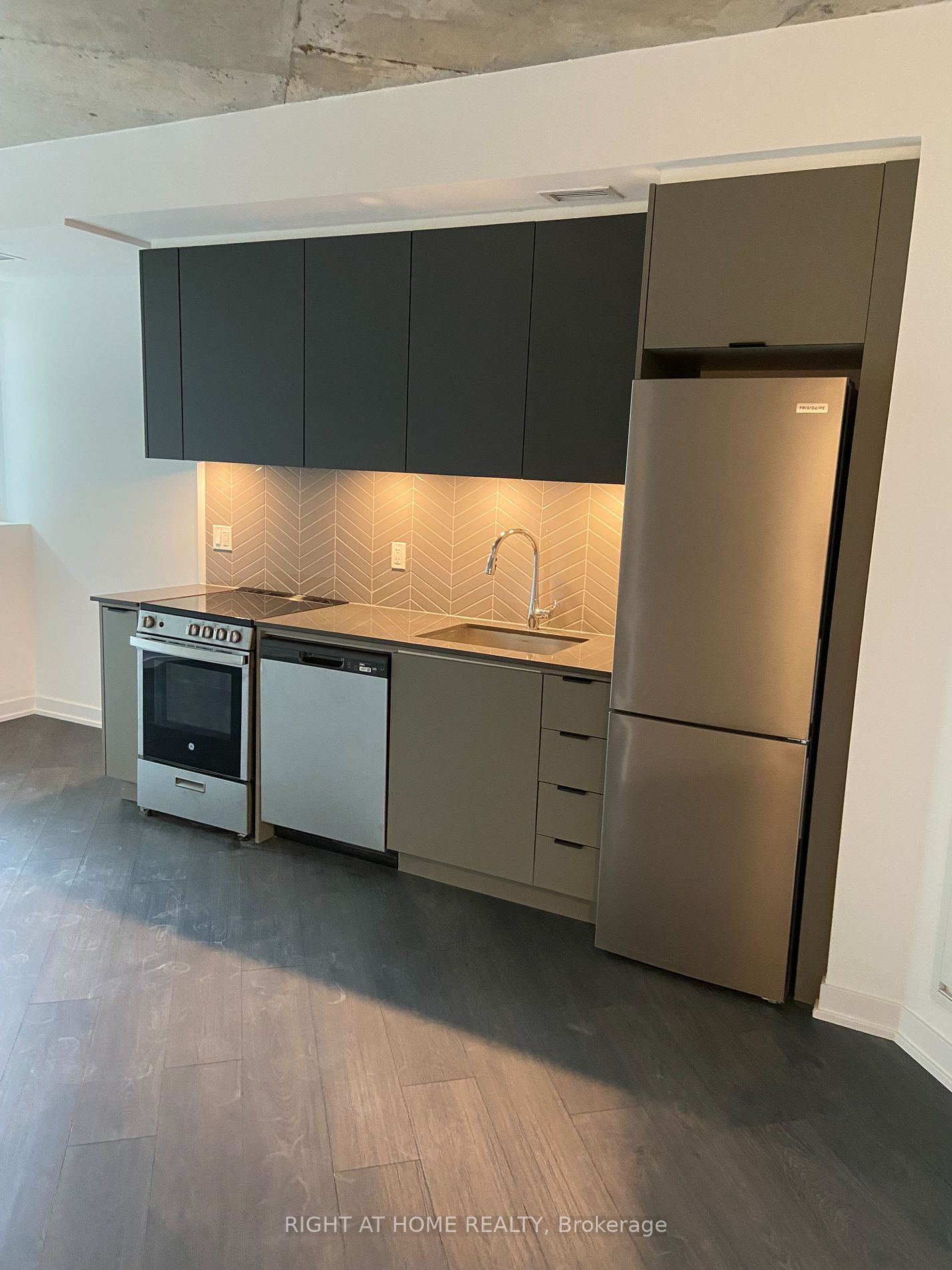 57 Brock Ave 316