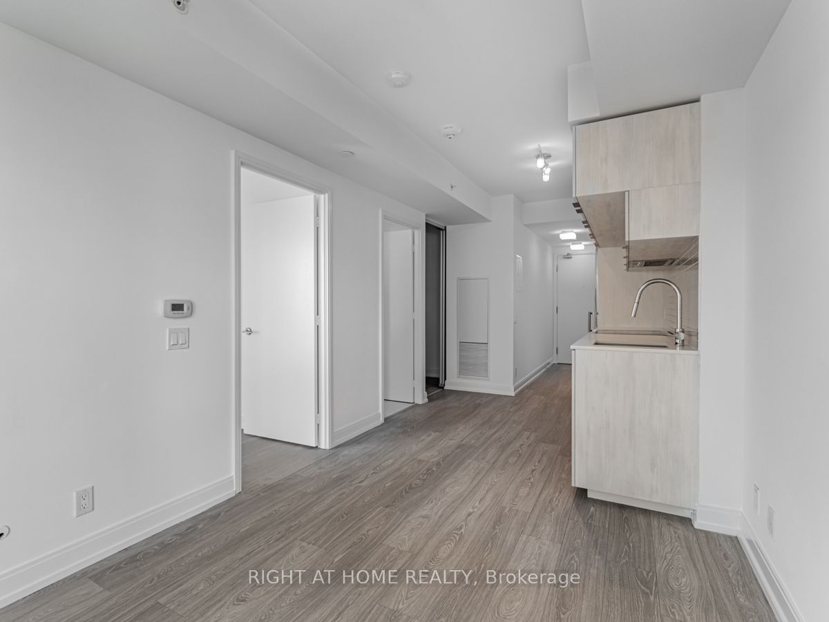 181 E Dundas St 2715