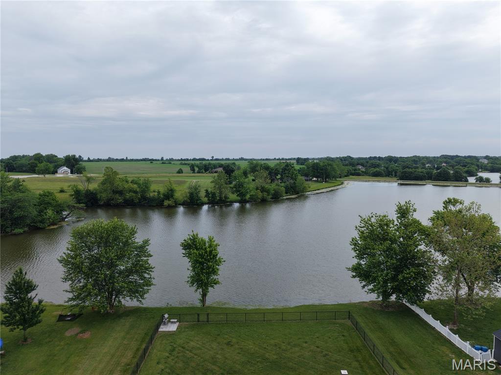 11214 W Lakeshore Drive