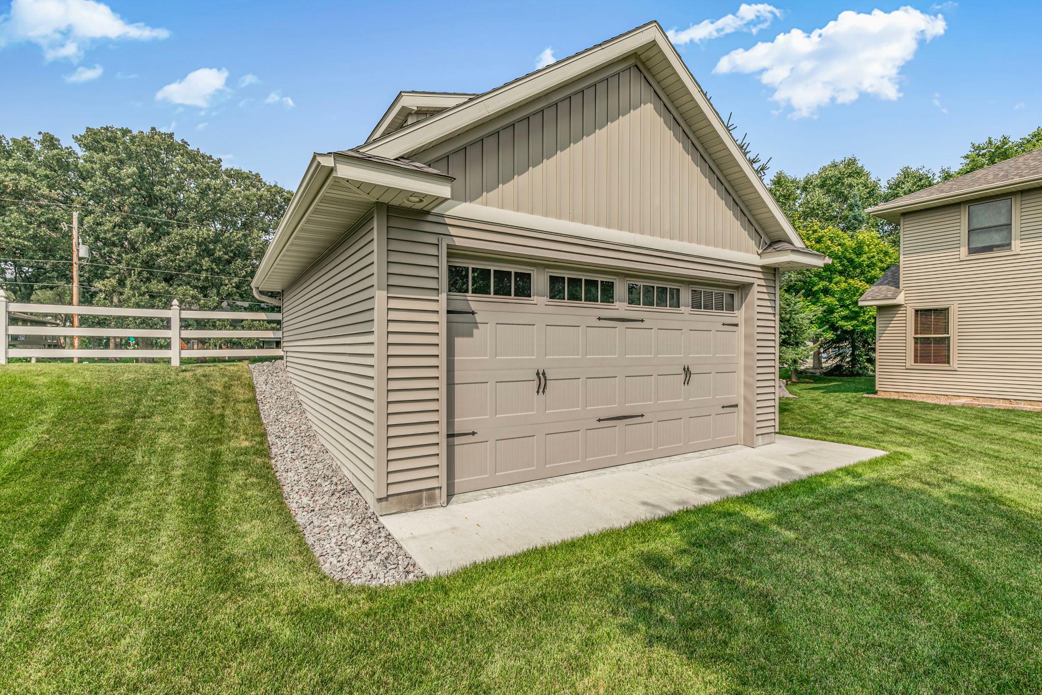 1201 Huntington Drive S