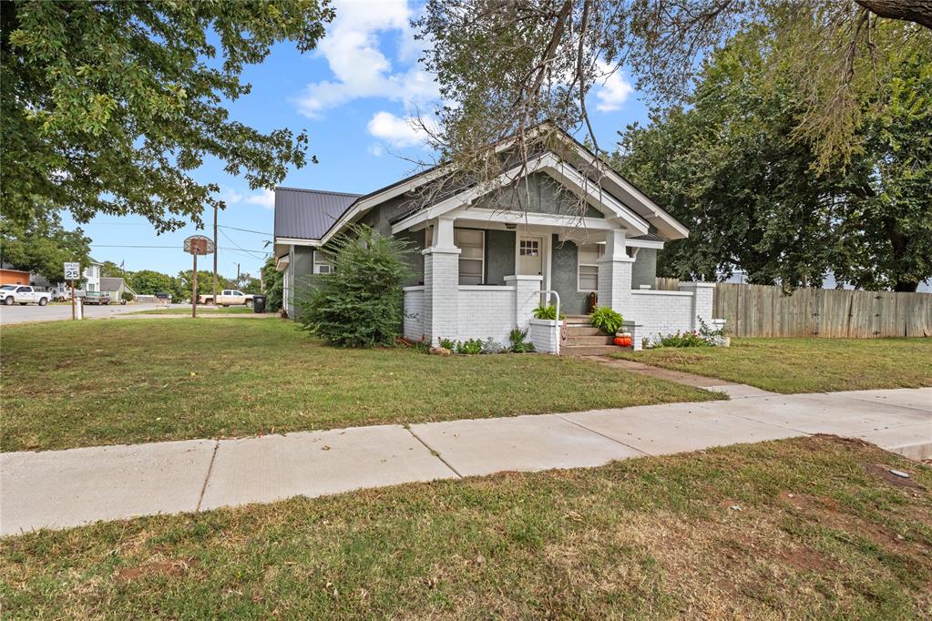 588 N Arapaho Avenue