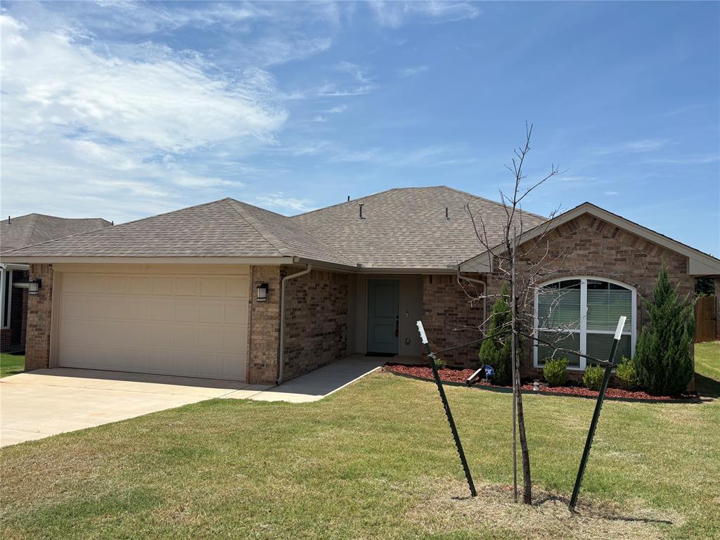 Beautiful Home Located in Normans Bellatona Community which is Located Close to The University of Oklahoma, Lake Thunderbird, Shopping and Restaurants.  At the Center of Bellatona is located a 6 acre Park!! This Lovely Home Features a Good Size Living w/Fireplace, Upgraded Wood Tile Throughout excluding Bedrooms. Large Kitchen Loaded with Granite, Stainless Appliances and Lots of Cabinets.  Nice Master Bath Suite has a Soaker Tub and His and Hers Walk-In Closets.