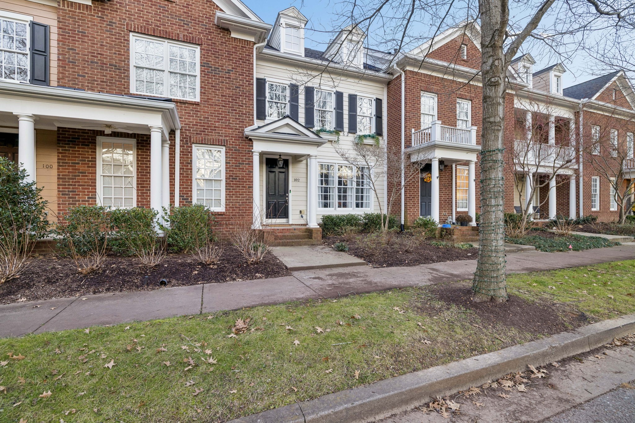 102 Pearl St — sold