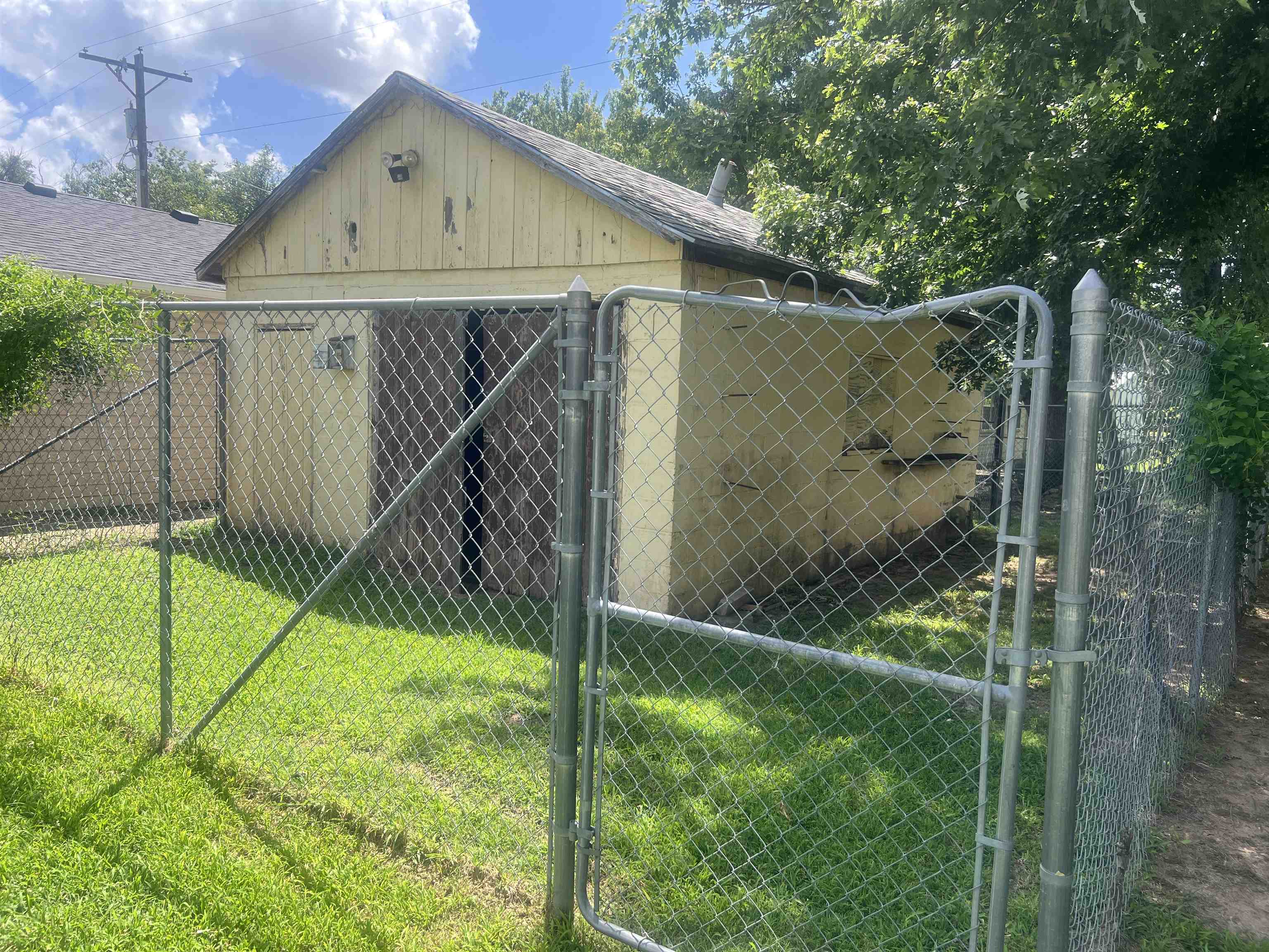 1611 N 8