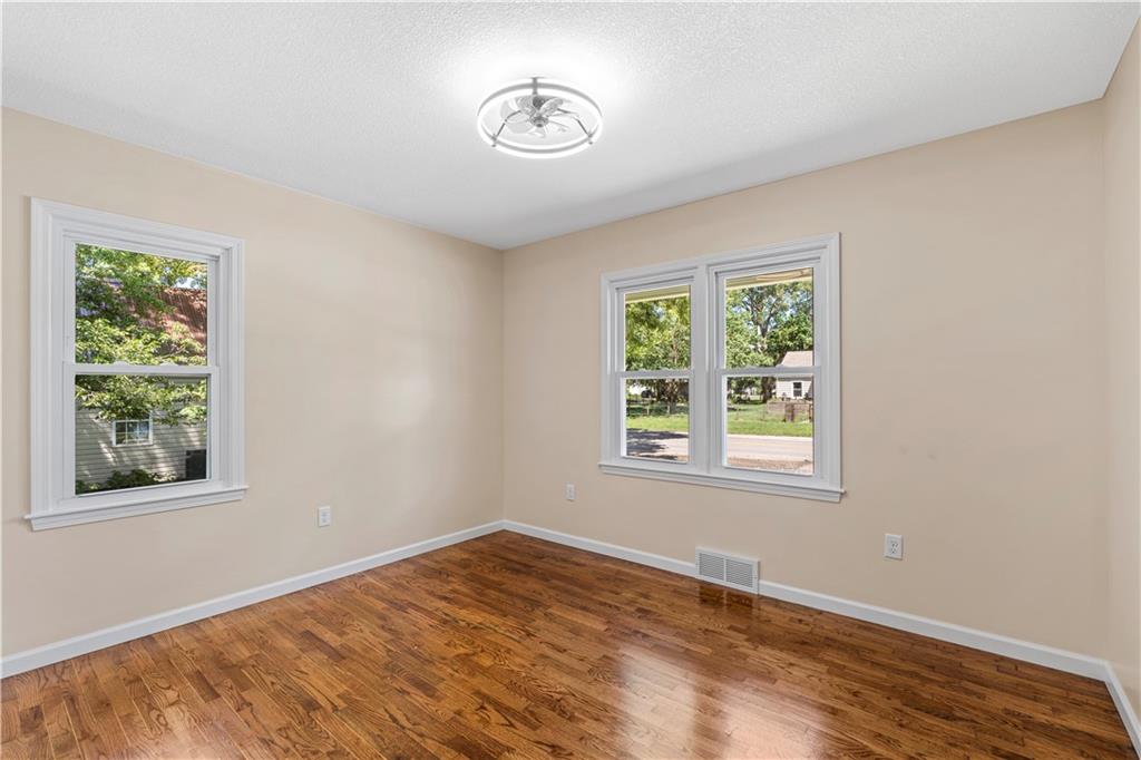 115 W Walnut Street