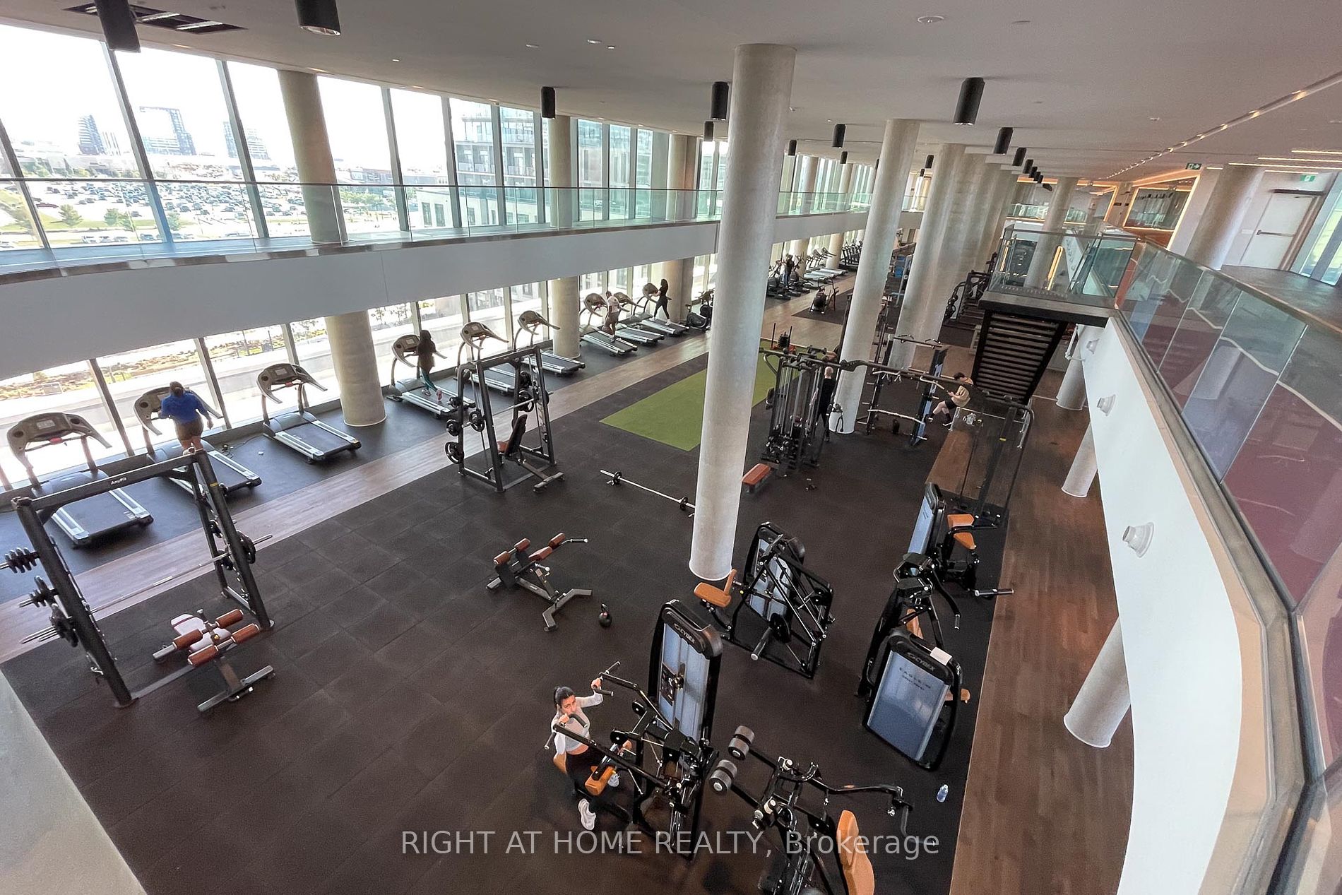 1000 Portage Pkwy 1608