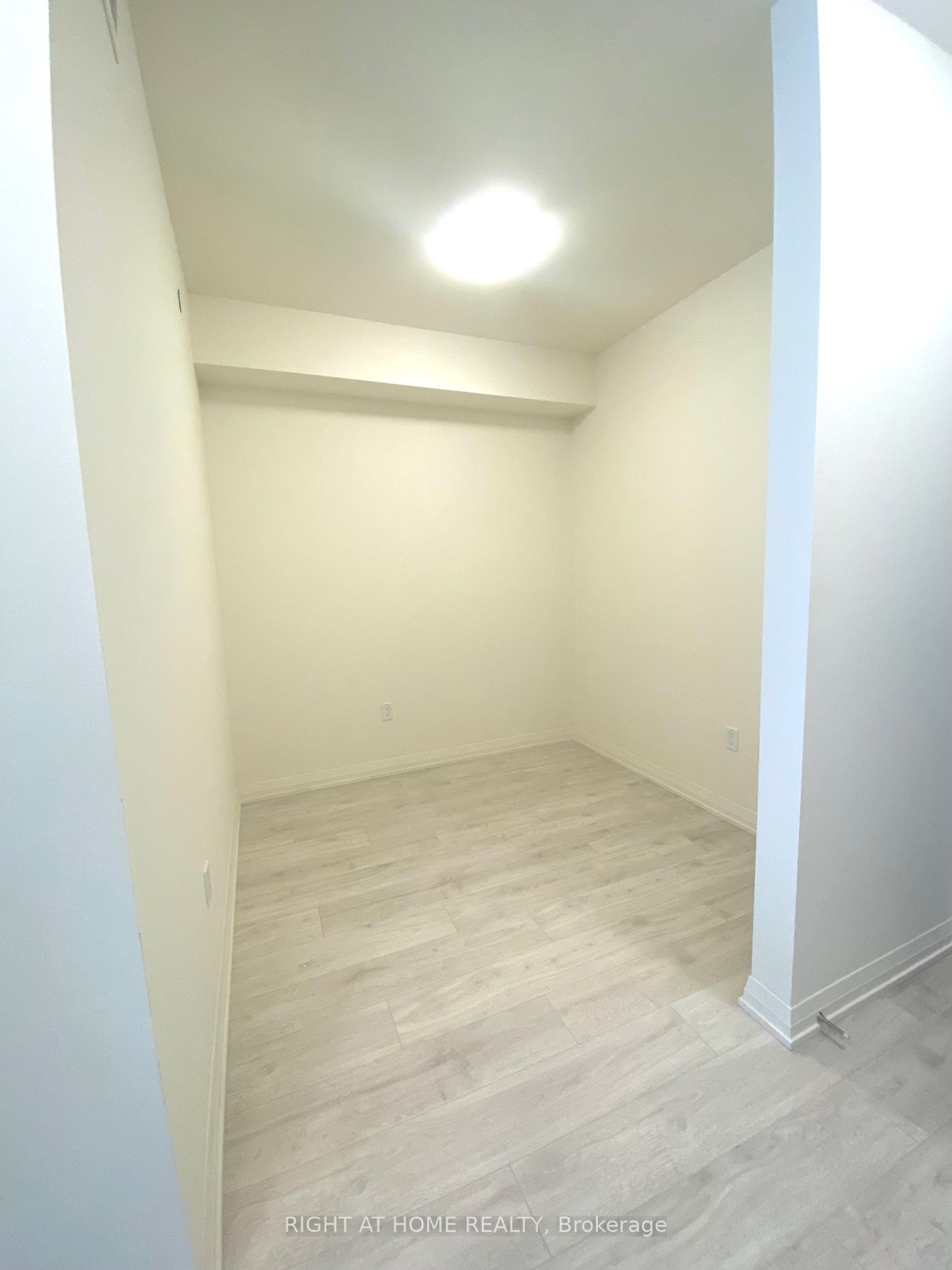 9000 Jane St 2322